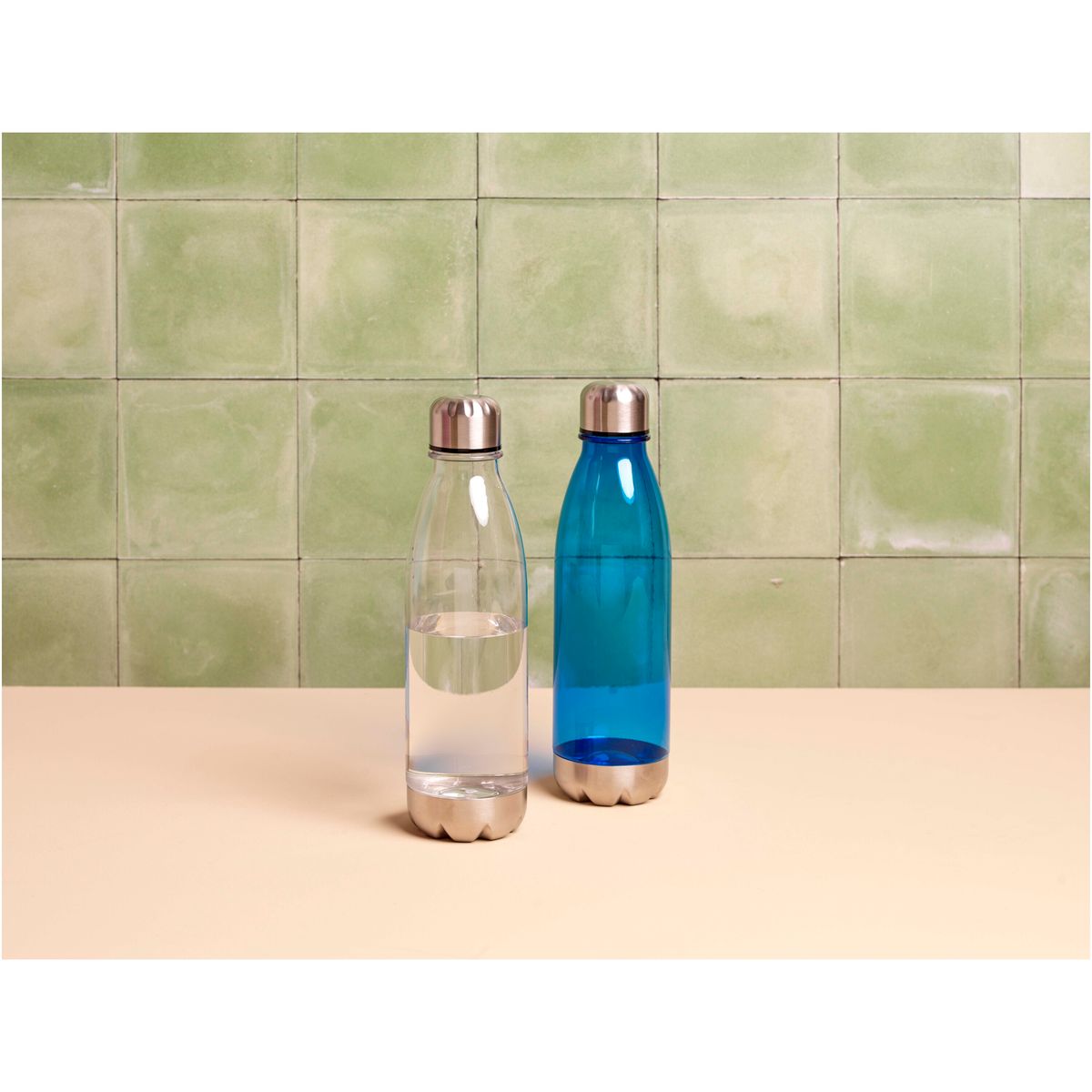 Botellas irrompibles de plástico de 685 ml con tapón y base de acero inoxidable
