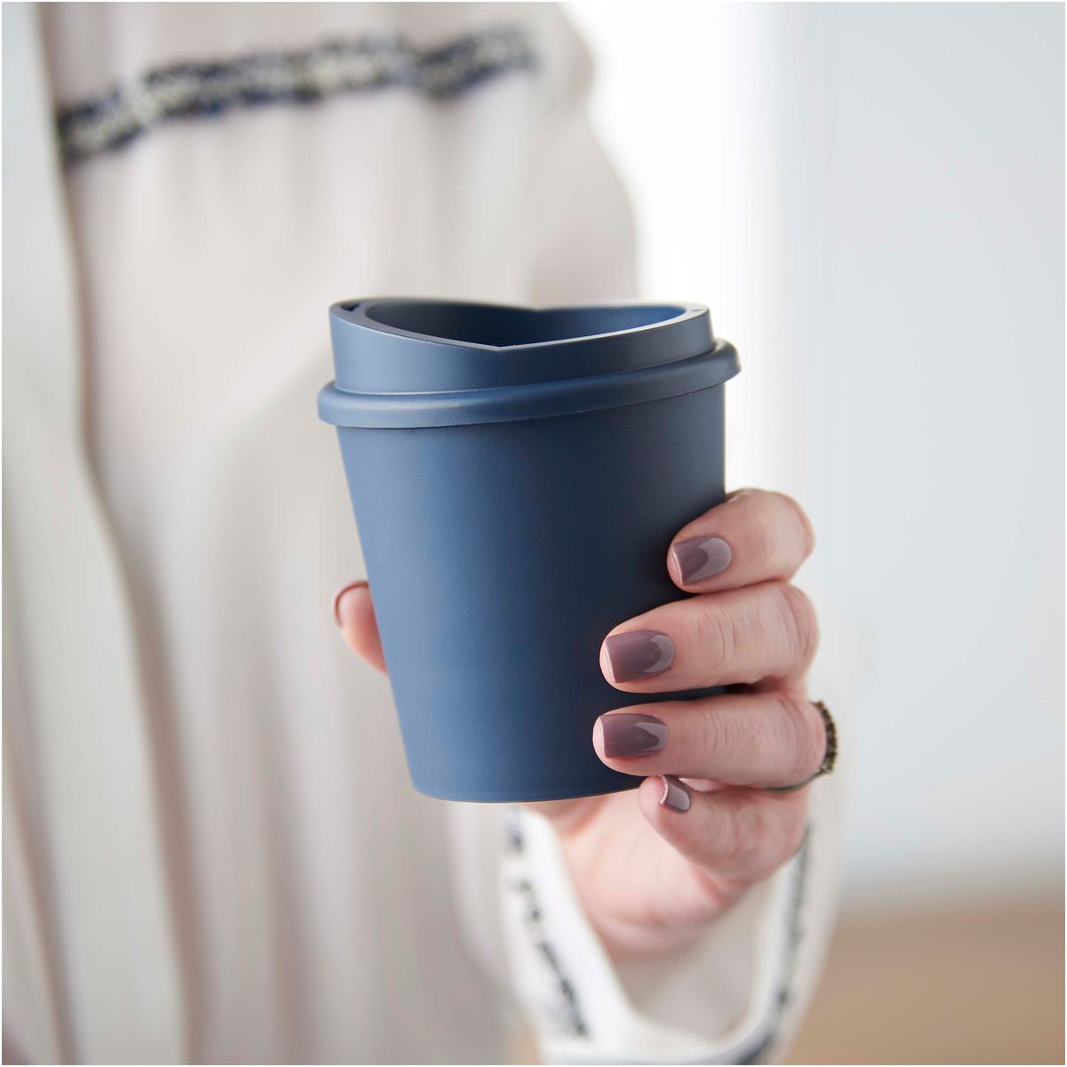 Vasos de café para llevar de pared simple de 200 ml con tapa a presión