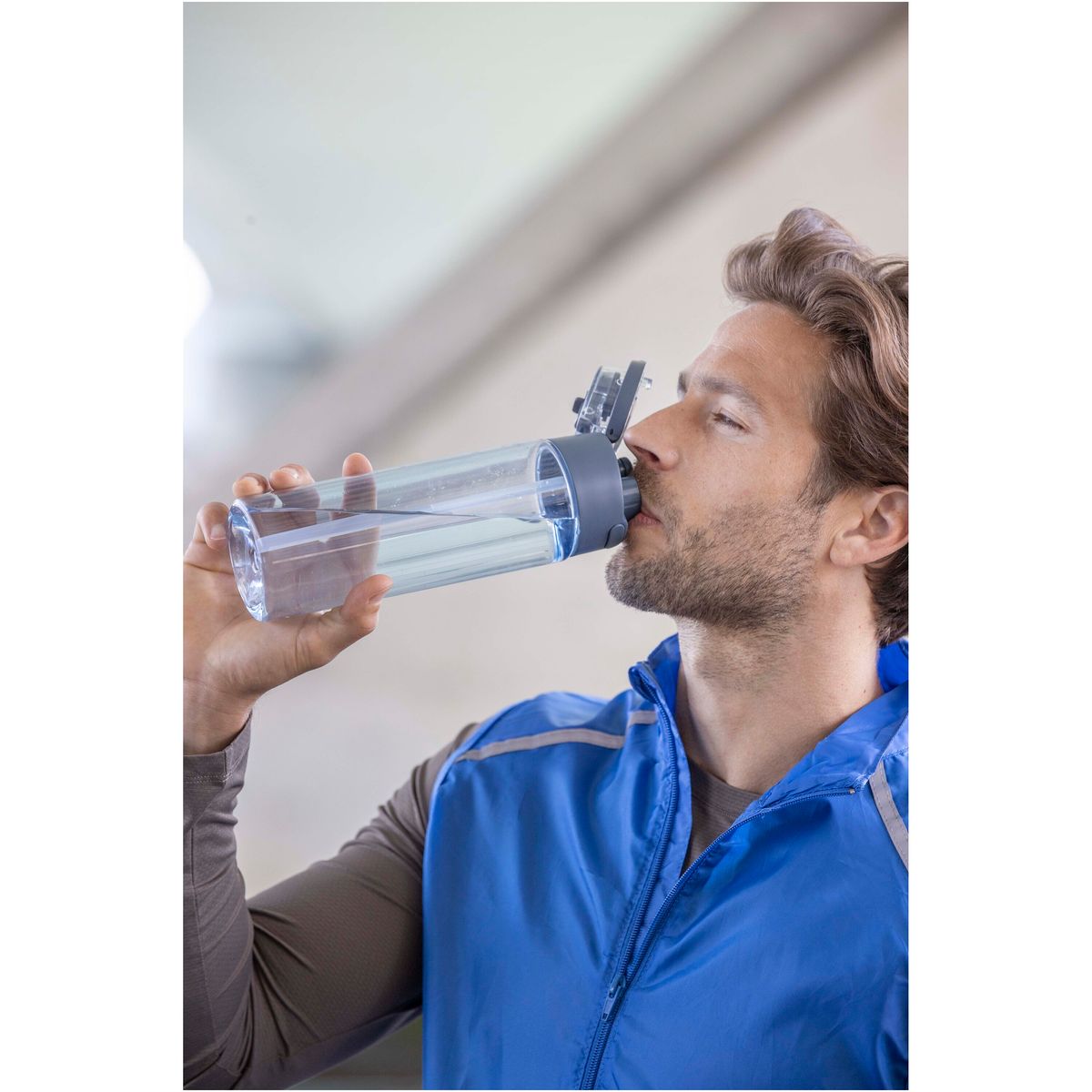 Botellas de agua de PET reciclado de 700 ml con pajita desplegable