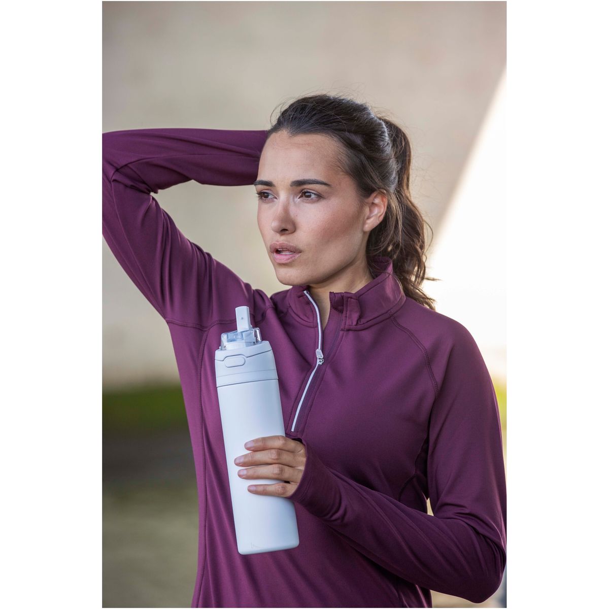 Botellas de agua de acero inoxidable reciclado de 800 ml con pajita abatible