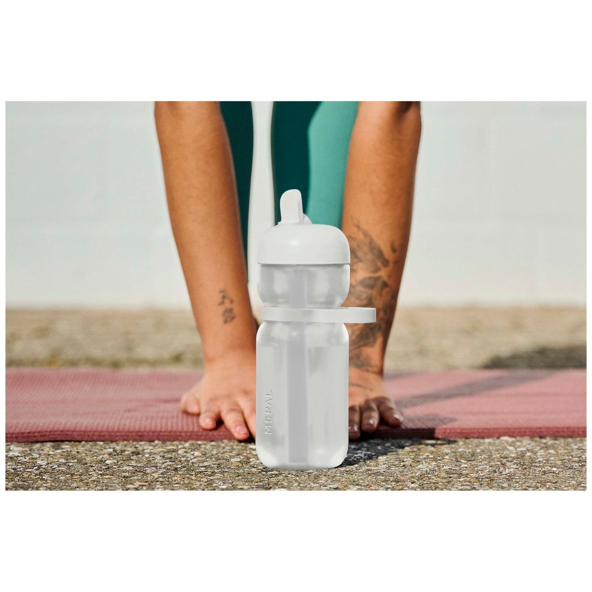 Botellas deportivas Mepal de 600 ml con tapa abatible y pajita