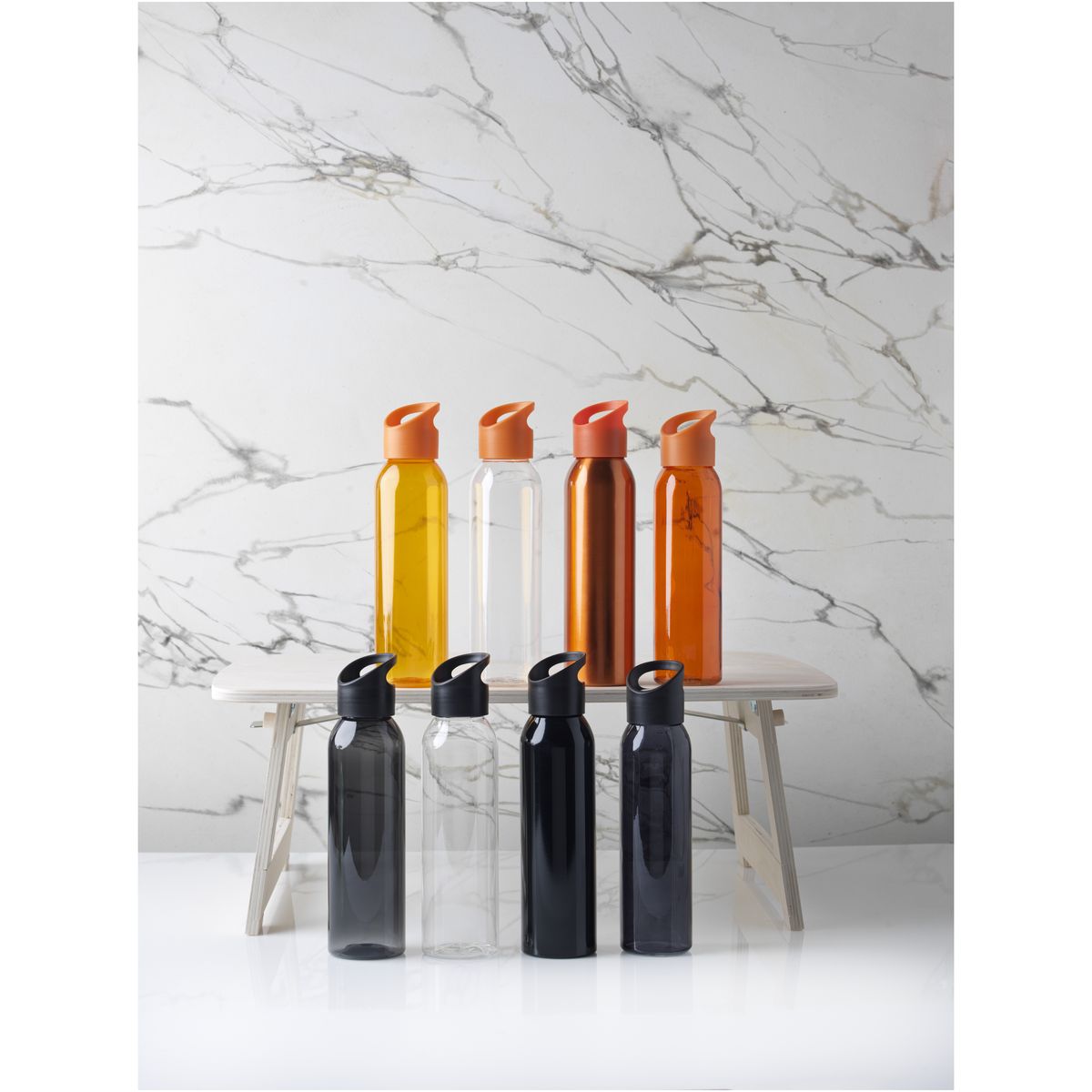 Botellas transparentes de Tritan de 650 ml con detalle de color y asa de transporte